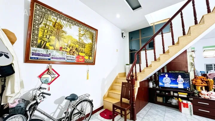 Nhà 3 tầng cứng cáp hẻm Nguyễn Thị Minh Khai

📍 Cách biển Trần Phú hơn 1km, phù hợp ở nghỉ dưỡng