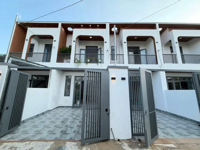 NHÀ LẦU VỪA HOÀN THIỆN SỔ SẴN CHỈ 600RR SANG TÊN NGAY