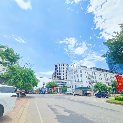 Bán đất dự án trang hạ từ sơn dãy LK3 cạnh cột đồng hồ. Kinh doanh tốt. Diện tích 93.5m mặt tiền 5.5m hướng tây bắc. Phường đồng nguyên tỉnh bắc ninh