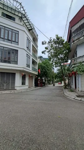BÁN ĐẤT TĐC VIỆT HƯNG 40M2- VỈA HÈ- Ô TÔ TRÁNH- NHỈNH 9 TỶ