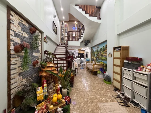 VĂN  QUÁN- HÀ ĐÔNG NHÀ 50M DÂN  XÂY  CHẮC CHẮN  FULL NỘI THẤT