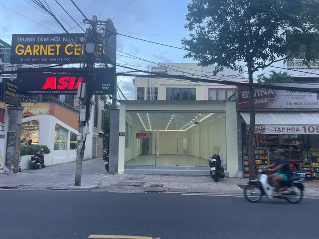 nhà nguyên căn mặt tiền Nguyễn Thị Minh Khai (3 mặt tiền)

Dt hơn 180m2. Ngang hơn 6m, dài 30m. Nhà 3 mặt tiền cực thoáng.