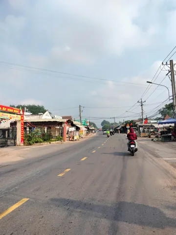 Đất nằm sát mặt tiền đường huyện DH519 rộng 32m liền kề TTHC Phước thành HCM giá 300tr bao sổ lh Minh đi xem trực tiếp coi sổ gốc