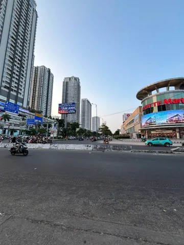 Bán Nhà 3 Tầng, Xe Hơi Thông, Khu Kiều Đàm, Gần Lotte, 8.6 Tỷ , Nhiều Phòng Ngủ Thoáng Sáng