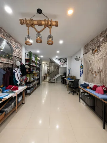 NGAY CÁCH MẠNG THÁNG THÁNG 8 - HXH, GẦN MT ĐƯỜNG - 82M2 SỔ A4, 4 TẦNG Ở NGAY - HƠN 11T