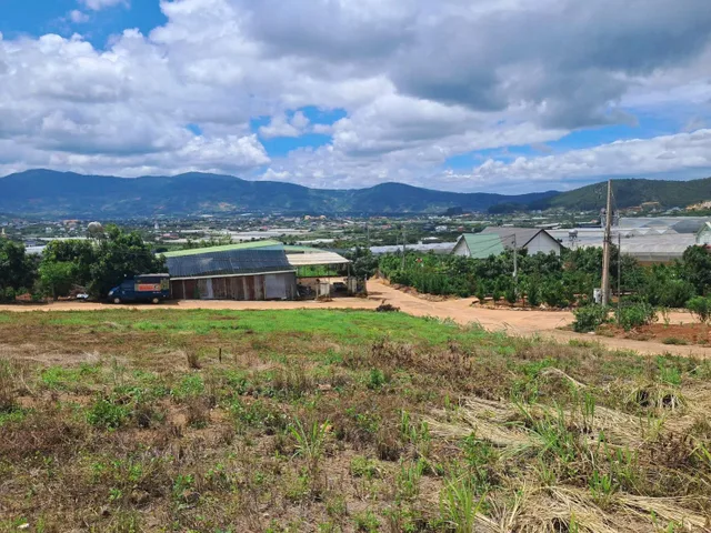 Đất trung tâm Nam Ban với View Panorama. Ngay cạnh homestay. DT 508m2. Ngang đến 17m. Giá 1.5 tỷ