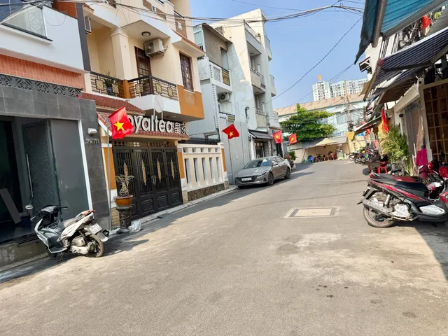 BÁN NHÀ Đ TỈNH LỘ 10, P TÂN TẠO, SÁT TÊN LỬA, NGAY AEON MALL( 6 x 10,2M X 2 TẦNG)GIÁ , NHỈNH 4 TỈ TL