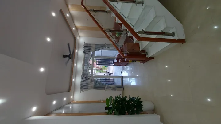 Siêu hiếm . Sát sông, sát quốc lộ 1A, Bến xe Đức Long.( Bến xe khách liên tỉnh phía Nam Đà Nẵng)  Nơi cao ráo không ngập lụt bao giờ. Đó là Hòa Xuân Đà Nẵng