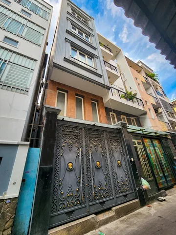 Bán nhà 5 lầu, 53m2, hẻm ô tô cách mặt tiền 20m, ngay sát phố ẩm thực Phan Xích Long