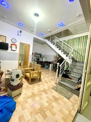 💰 Mức giá chỉ 2.x tỷ – cơ hội hiếm cho khách muốn sở hữu nhà trung tâm với tài chính nhẹ.