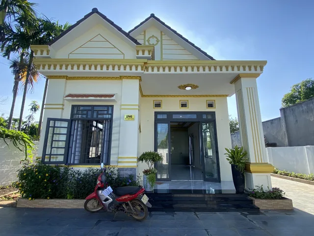 Nhà mái thái sân vườn 2 Mặt Tiền trước sau, ngang 15m thổ cư 400m, thôn 1 Hòa Phú, ngay làng thái