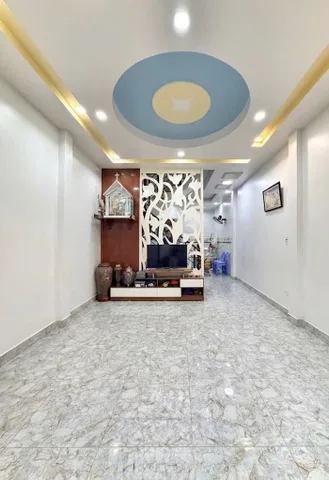 nhà 2 tầng ngay trung tâm Q7, liền kề Him Lam; ngang 4m; cách HXH 40m; đúc BTCT vào ở ngay