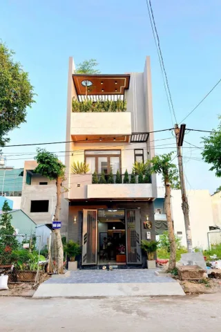 NHÀ 1 TRỆT 1 LẦU 1 TUM GẦN BV HOÀN MỸ, TRƯỜNG HỌC CÁC CẤP -  TIỆN ÍCH ĐẦY ĐỦ, CHỈ 2TY6