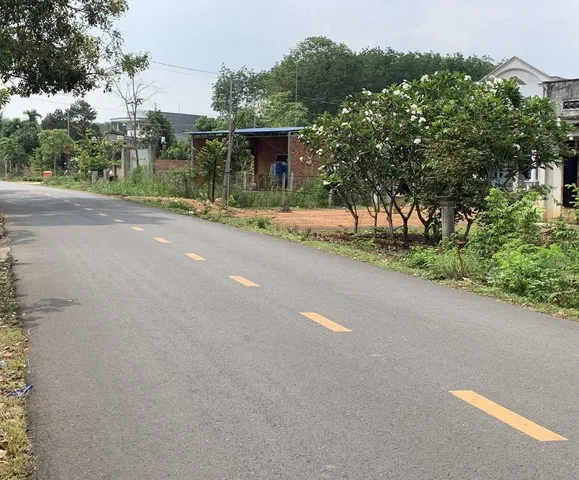 Cần tiền bán gấp lô 6x45. Đất tại Bàu Bàng. Thổ cư 100m2. Đối diện cty đang hoạt động