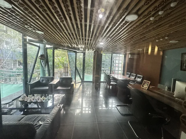 Cho thuê biệt thự Linh Đàm – Giá 100 triệu/tháng - 4 tầng – DT 200m²/sàn – lô góc, thang máy, phù hợp cafe & văn phòng