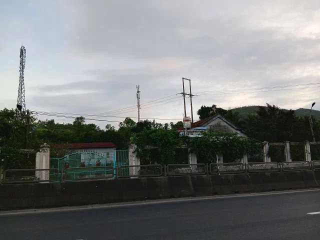Bán gấp đất 30m mặt tiền QL1A Tuy An full thổ cư tách 6 lô giá 7 tỷ 300 triệu