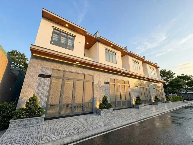 NHÀ ĐẸP 4 CĂN TRỆT MỘT LẦU MỚI HOÀN THIỆN - GIÁ 1 TỶ 990 CÒN THƯƠNG LƯỢNG