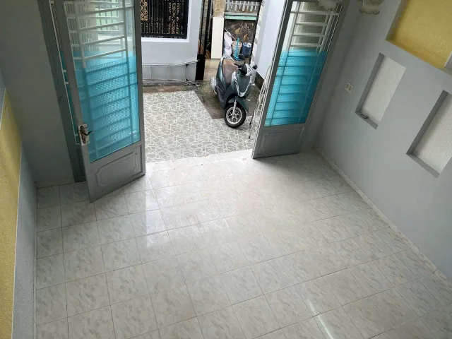 Chủ cần tiền nên bán căn nhà hẻm 1716 huỳnh tân phat nhà bè. Chưa đến 5ty