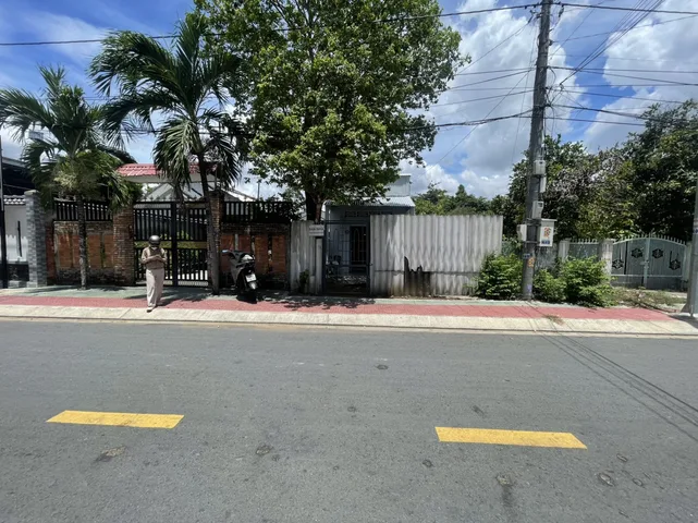 Bán nhà 200m² có sẵn 100m² thổ cư ngang 6m giá 1 tỷ tại Xã Châu Thành
