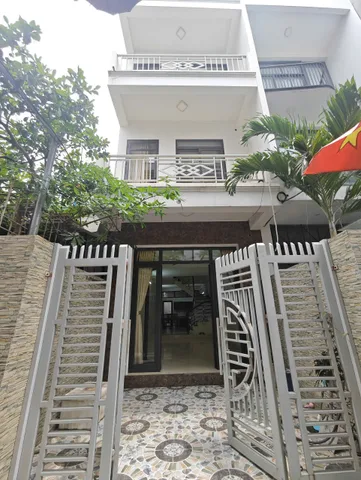 🏡 NHÀ NẰM TRÊN TRỰC ĐƯỜNG 32 – DIỆN TÍCH 70M² – NHÀ DÂN XÂY CHẮC CHẮN NHƯ BIỆT THỰ 🏡