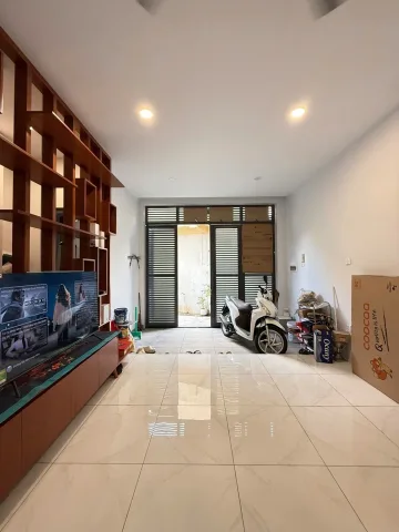 GIÁ CHỈ 8 TỶ – NHÀ 947 LẠC LONG QUÂN DT 73M² – KHU BÀU CÁT, ĐỒNG ĐEN HIẾM BÁN