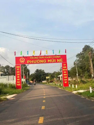 Bán 1100m2 lô hai Trần Bình Trọng đằng sau Góc Riêng cafe. LH: 097409087