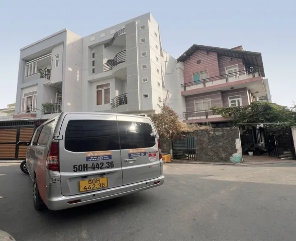 Nhà 3 tầng liền kề Vincom Nam Long; 8x15m 6PN; hẻm nhựa ô tô quay đầu