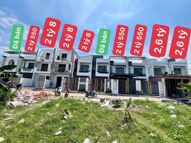 Bán 8 căn nhà xây đồng bộ 1/ đường Chợ Chiều, thị trấn Đức Hòa dt 110m2 giá từ 2,55 tỷ đến 2,8 tỷ 1 căn