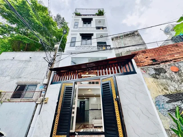 Xoay vốn bán nhà 80m² đường Thành Thái,P14, Q10. Xây 5 tầng, hẻm 6m, sổ sẵn
