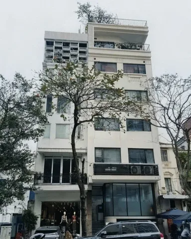 Mặt phố Hai Bà Trưng truyền thuyết 🌟 Tòa nhà biểu tượng cho phong cách sống thượng lưu – 95m2 x 6 tầng tầm 11x tỷ
