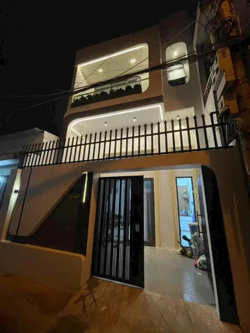 Cần bán nhà mới 2 mê 1 tum khu Đề Pô gần biển giá 5 Tỷ 250tr