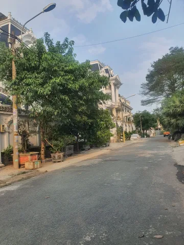 Bán nhà 250m² 12.5×20m² giá 23.5 tỷ Phường Bình Tân