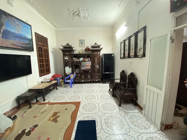Bán nhà Trung Kính 82m² full thổ cư ngang 9.5m giá 32.9 tỷ tại Phường Yên Hòa (MUA/BÁN BĐS nhắn tin Zalo 0862299066)