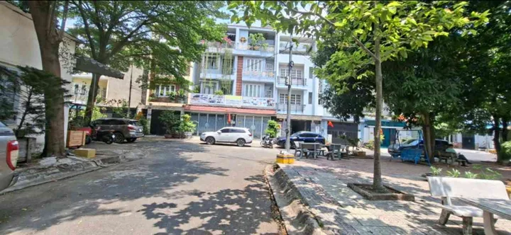 Bán nhà mặt tiền KDC Thới An Quận 12, 4 tầng sân thượng, diện tích 5x20m, view công viên, gần Quốc Lộ 1A