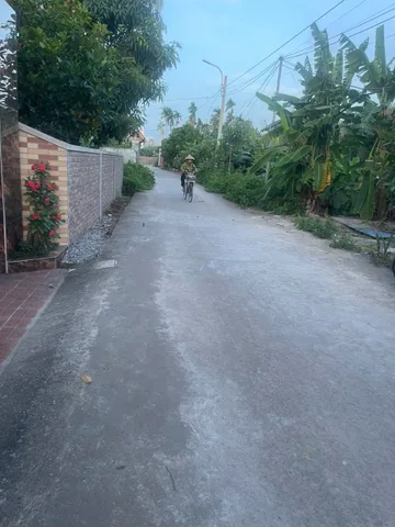 Bán 60 m Hoa ĐĐộng ngõ ô tô tận đất. Cách đường thôn :20m. L/h:076.231.9990 em Thúy 
Lô đất ko lỗi lầm 
Nằm giữa Dojii và Hoàng Huy 
Gần trường học