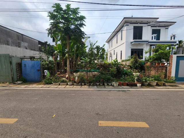 Bán 80 m Lâm động đường nhựa 2 ô tô tránh nhau k lỗi. Kinh doanh đc. L/h:076.231.9990 em Thúy