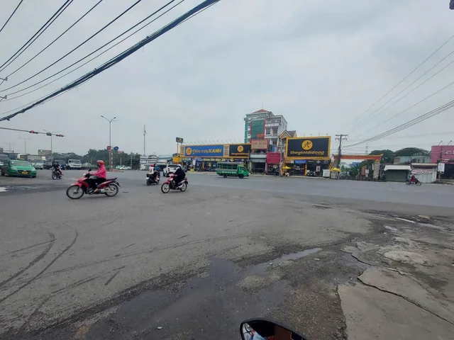 Chính chủ bán lỗ 300tr lô đất mặt tiền QL51-Sân Bay Long Thành 4km-sổ sẵn công chứng 1,ty