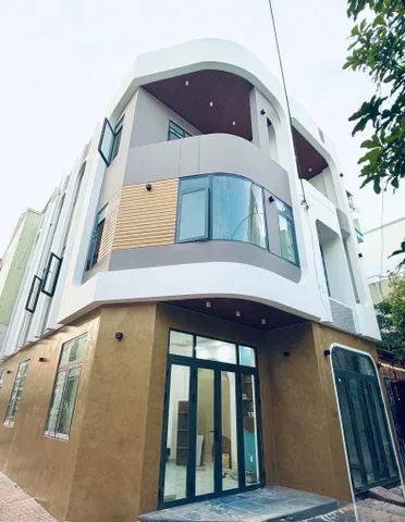 Bán Nhà 3 Mê Ôm GÓC 2 Mặt Tiền gần Ỷ Lan Quy Nhơn, 65,2m2 , Giá Chỉ 6 Tỷ xxz Gần Chợ Đầm