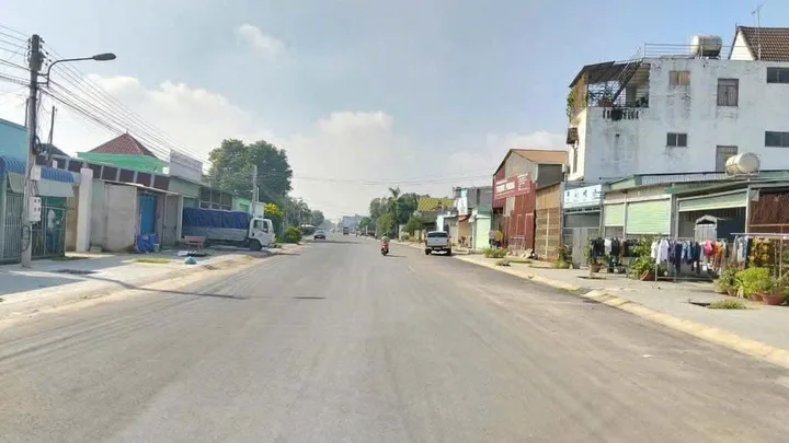 Bán đất Đồng Khởi, lô góc 2 mặt tiề, 104m2, SHR thổ cư, 390tr