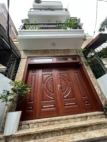 Cho thuê lâu dài nhà 5 tầng làm văn phòng, nhà cạnh bên khu biệt thự Minh Tâm, Tư Đình, Long Biên.