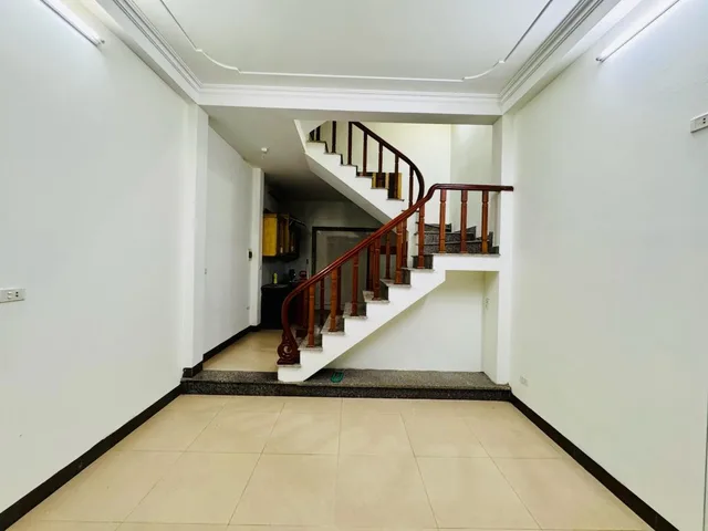 Nhà Ngay Minh Khai- Phân Lô Ô Tô Đỗ Cổng- 38m2, 6 Tầng- Gần Times City- Khu Dân Trí Cao