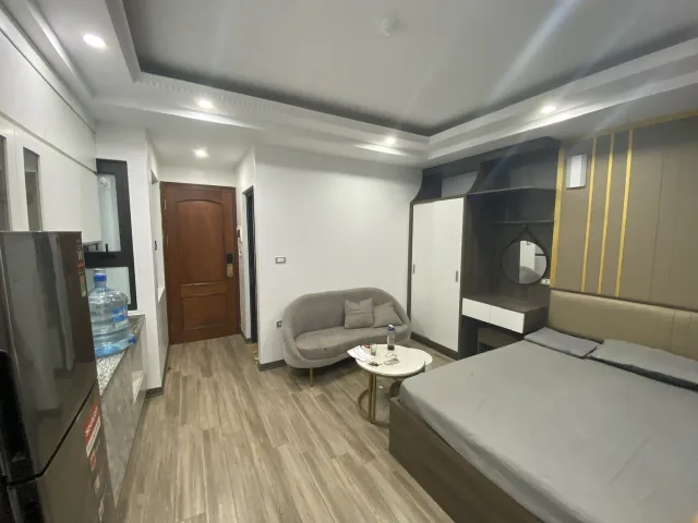 Cho thuê Căn chung cư mini tại Ngõ 193 Phố Trích Sài, Tây Hồ. Ban công rộng thoáng. Chỉ 5.8tr