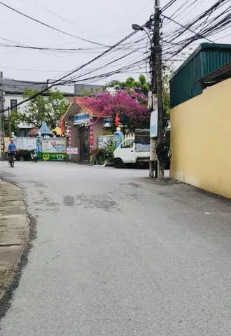 NHÀ ĐẸP VĂN MÔN -YÊN PHONG -NHÀ 2 TẦNG THIẾT KẾ HIỆN ĐẠI,ĐẦY ĐỦ CÔNG NĂNG ,CHỈ VIỆC XÁCH VALI VỀ Ở NGAY