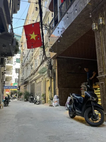 BÁN TÒA NHÀ CHDV ĐƯỜNG HOA BẰNG. CẦU GIẤY. 152M2 - 9 TẦNG. THANG MÁY.