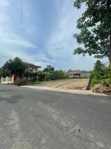 Chào bán lô đất tại phường Lê Ích Mộc ( Cao Kênh - Hợp Thành ) l/h :076.231.9990 em Thúy 
Diện tích : 103m vuông 
Nằm trên trục trải nhựa rộng 8.5m
Kinh doanh buôn bán nhỏ lẻ rất ok
Đèn điện , đường đồng bộ
Giá đầu tư : 1tỷ 3x