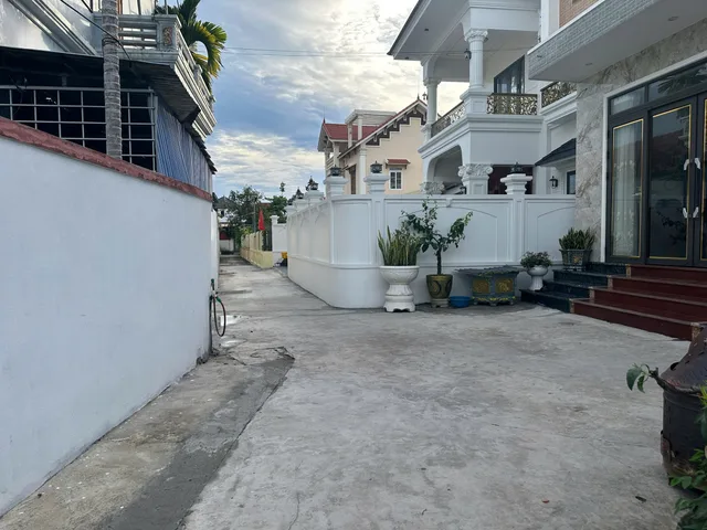 Bán 62 m Dương Quan rẻ nhất khu vực. Ngõ morrning ngay khu B. l/h:076.231.9990 e Thuý
Đi ra trung tâm hành chính chỉ 2 p