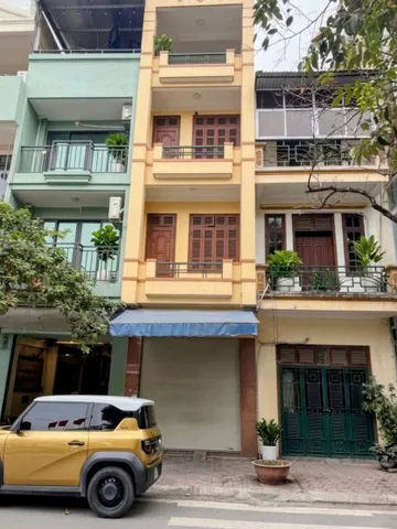 Nhà đẹp mặt phố Vũ Văn Dũng 🌟 Khu phân lô toàn giáo sư, vỉa hè ô tô tránh view trọn hồ Hoàng Cầu – 75m2 4 tầng giá hơn 50 tỷ