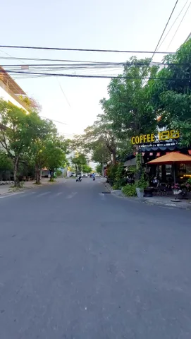 Siêu Hiếm , Song song sát với đường Nguyễn Phước Lan. Trung tâm khu đô thị Sinh thái Hòa Xuân Đà Nẵng. Gần Cầu Hòa Xuân, nối tiếp với đường 29/3