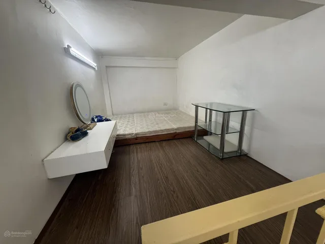 Bán nhà phố Hàng Bạc phố cổ sổ 20m2 có 2 ngủ chỉ 2,1 tỷ sổ đỏ chót