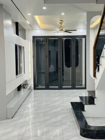 BÁN NHÀ 3 TẦNG MỚI TINH – Ô TÔ ĐỖ CỬA – HÙNG VƯƠNG, HỒNG BÀNG 3,55 TỶ